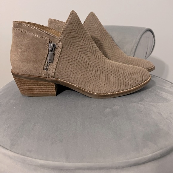 🧨SALE LUCKY BRAND SUEDE DOUBLE ZIP BLOCK HEEL BOOTIES - Picture 3 of 8